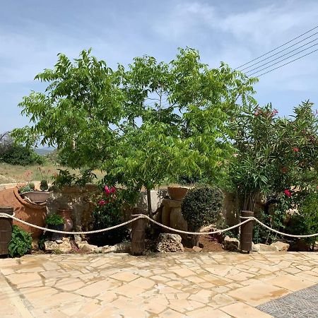 Lofou Traditional House ภายนอก รูปภาพ
