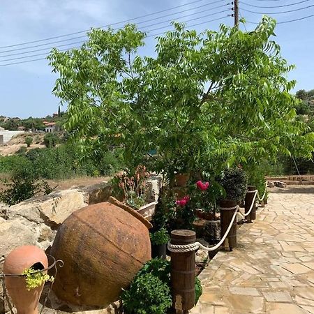 Lofou Traditional House ภายนอก รูปภาพ