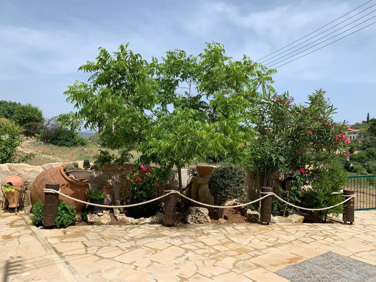 Lofou Traditional House ภายนอก รูปภาพ
